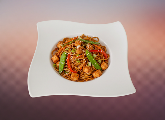 Asiatische Nudelpfanne mit Hühnerfleisch